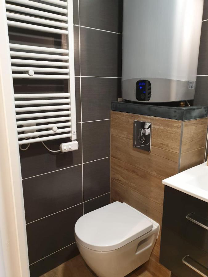 Le 211,ski et randonnée, lave linge ,parking Bernex Esterno foto