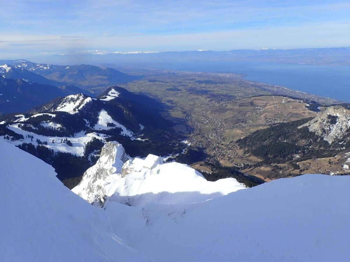 Le 211,ski et randonnée, lave linge ,parking Bernex Esterno foto
