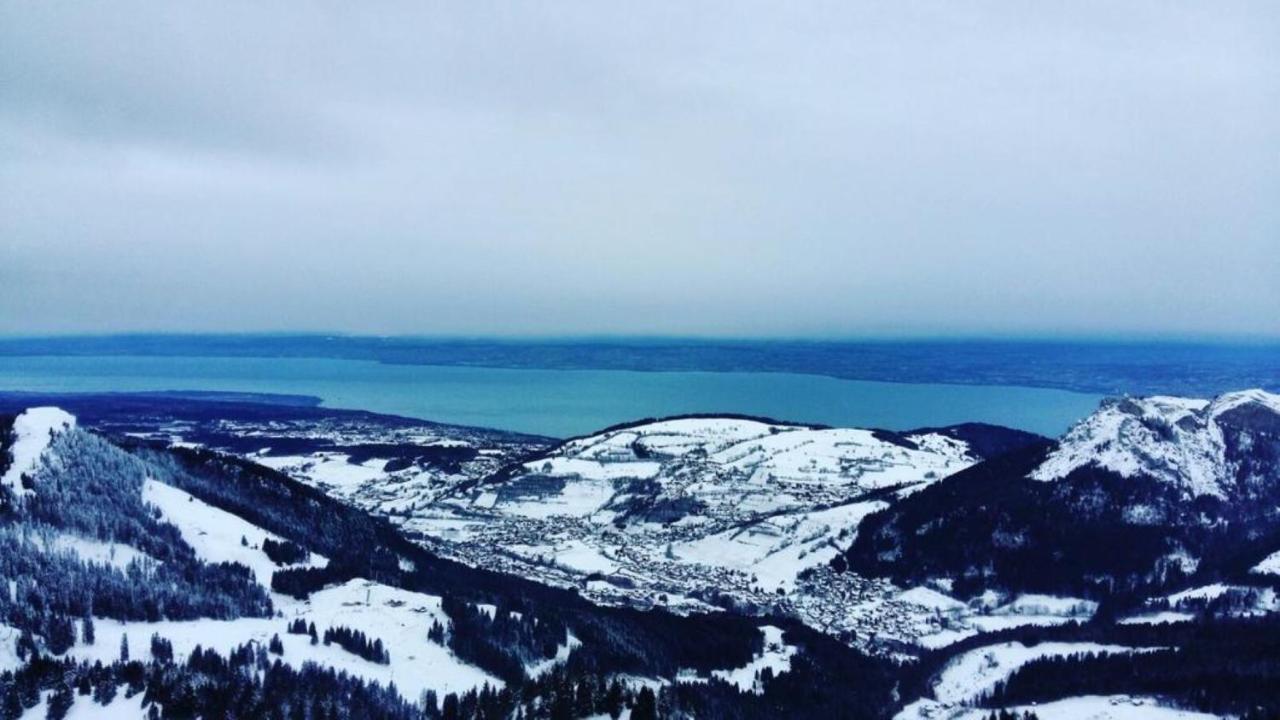 Le 211,ski et randonnée, lave linge ,parking Bernex Esterno foto
