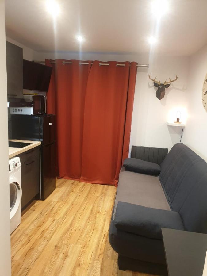 Le 211,ski et randonnée, lave linge ,parking Bernex Esterno foto